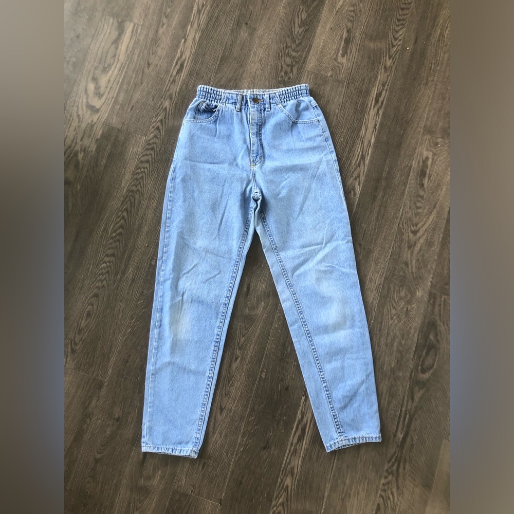 Vintage Lee Light Blue Women's High-Waist Mom Jeans | Waist 13.5”